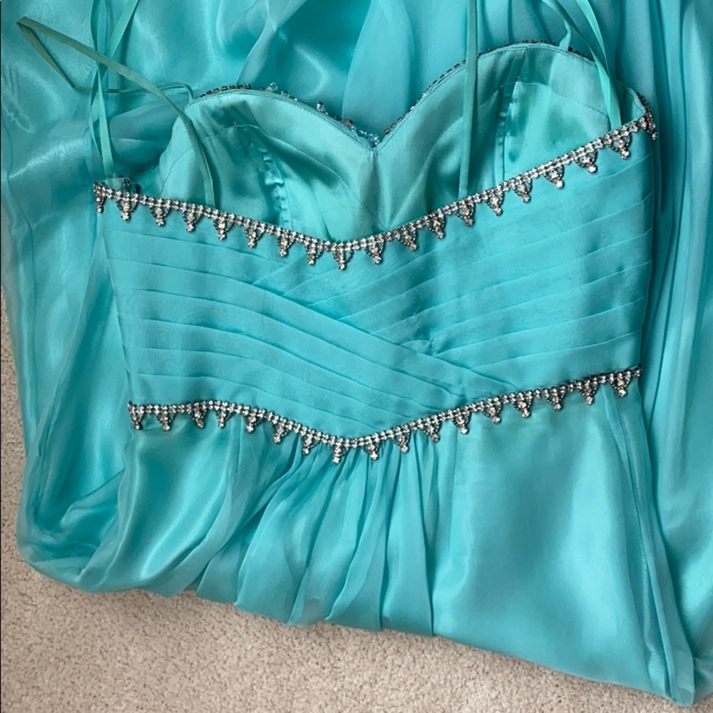Dave & Johnny long formal/prom dress - Picture 4 of 4